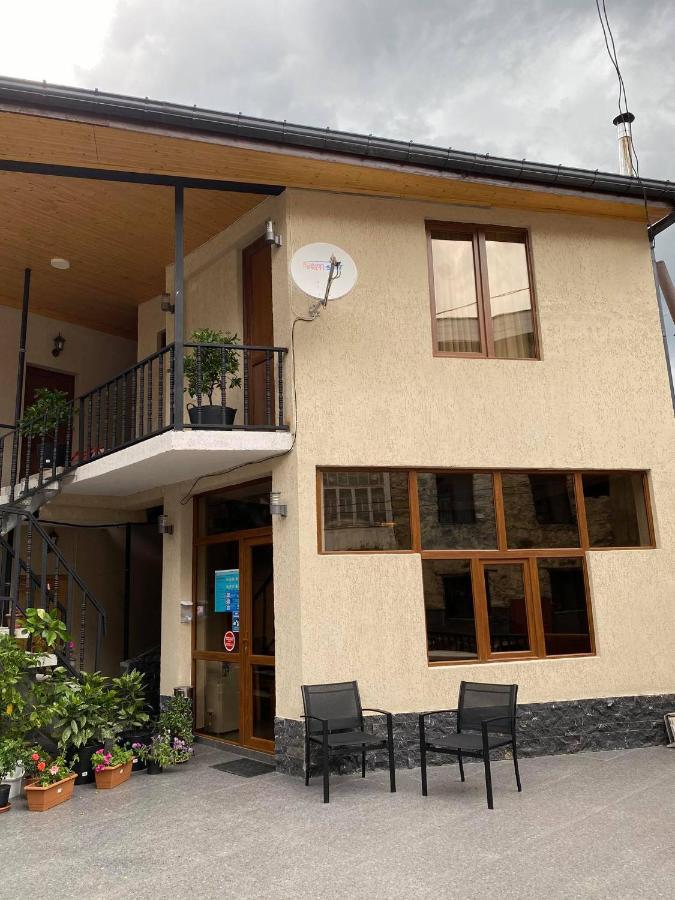 Guest House Nikala Местия Екстериор снимка