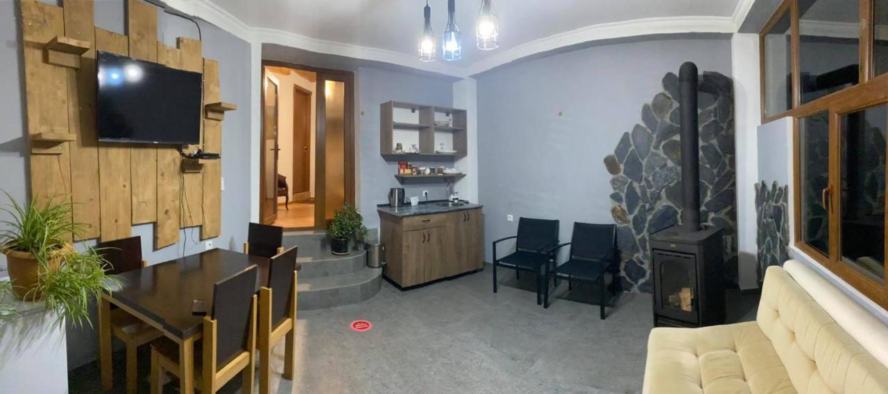 Guest House Nikala Местия Екстериор снимка