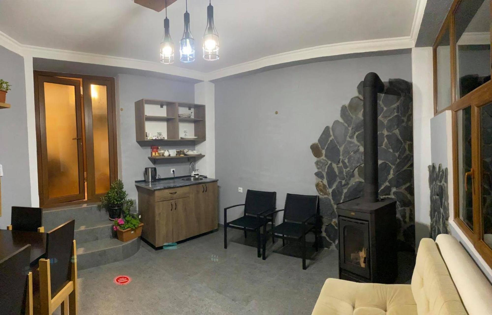 Guest House Nikala Местия Екстериор снимка