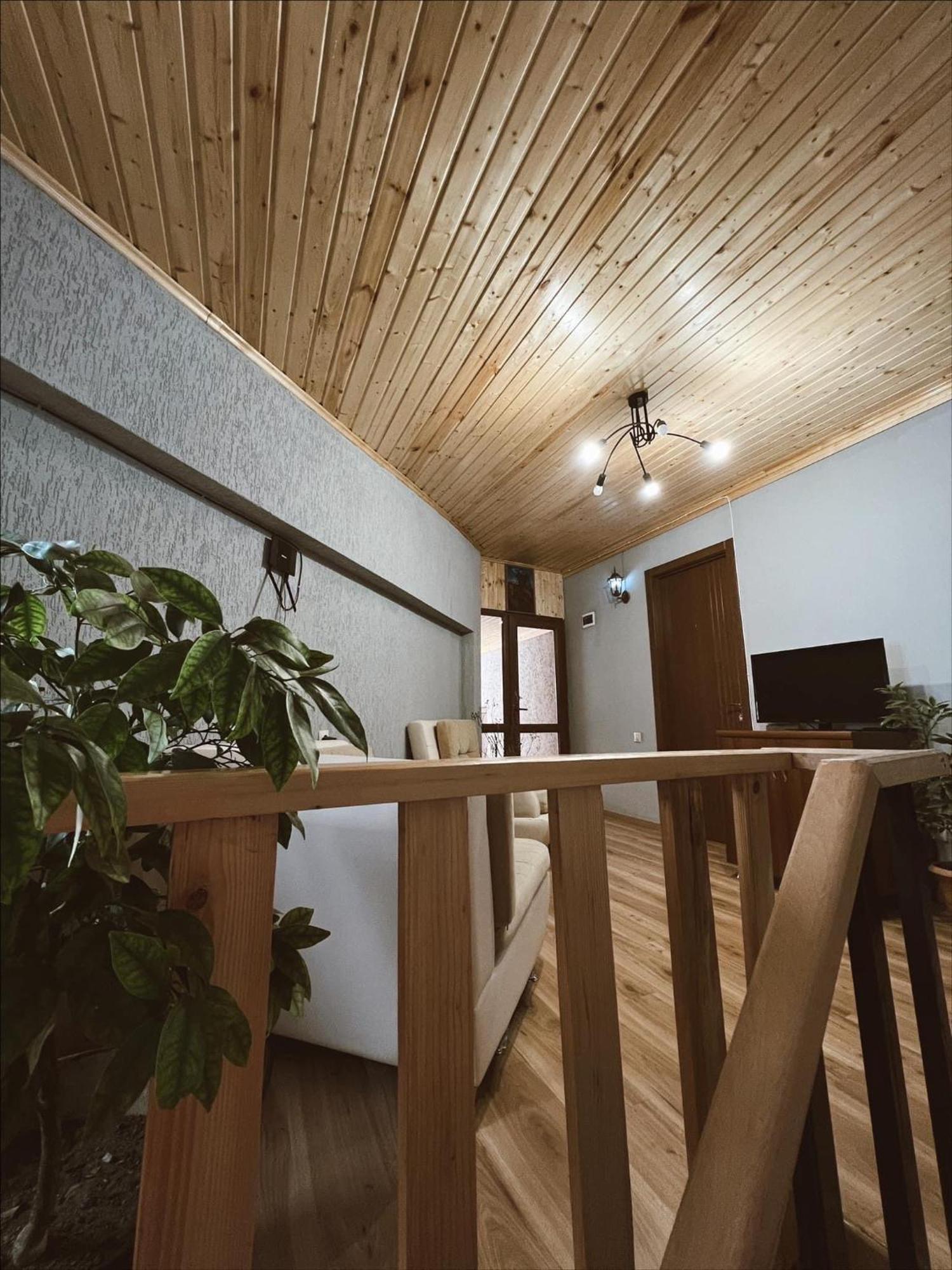Guest House Nikala Местия Екстериор снимка