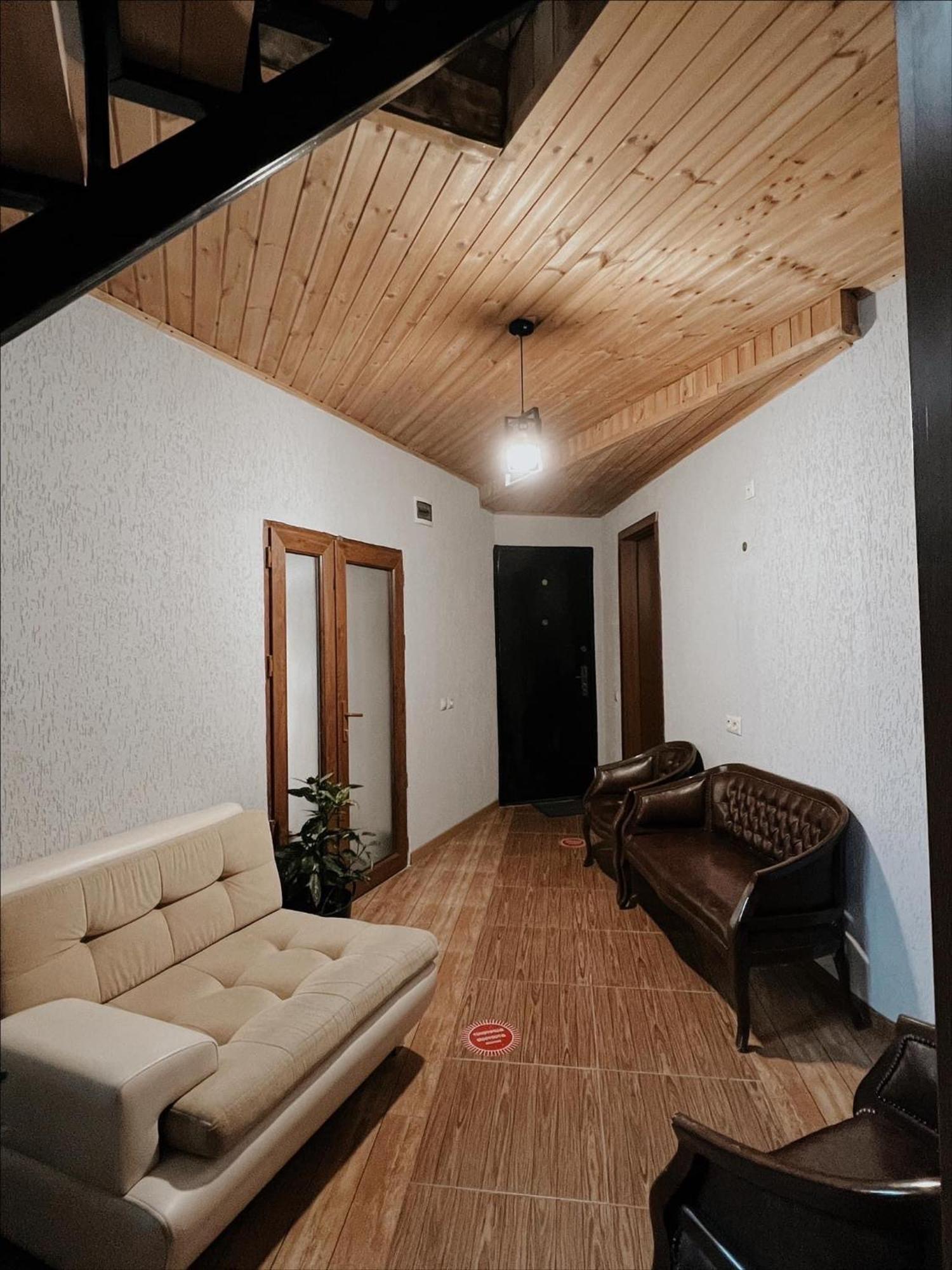 Guest House Nikala Местия Екстериор снимка
