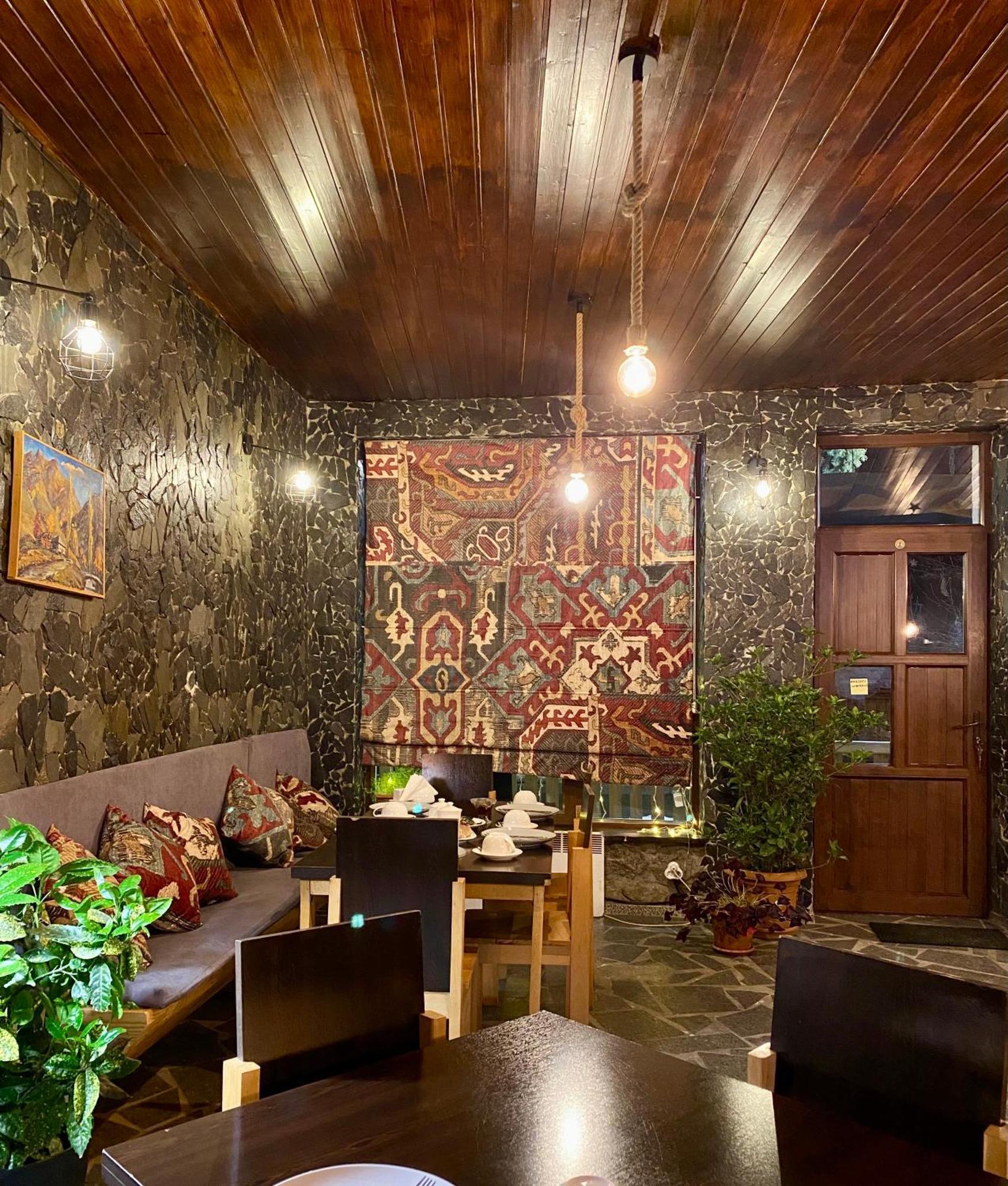 Guest House Nikala Местия Екстериор снимка