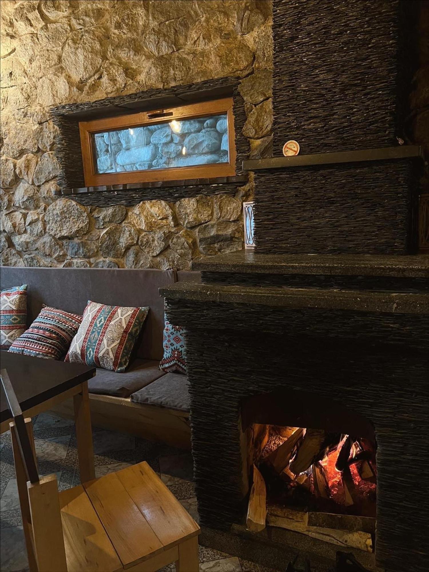 Guest House Nikala Местия Екстериор снимка