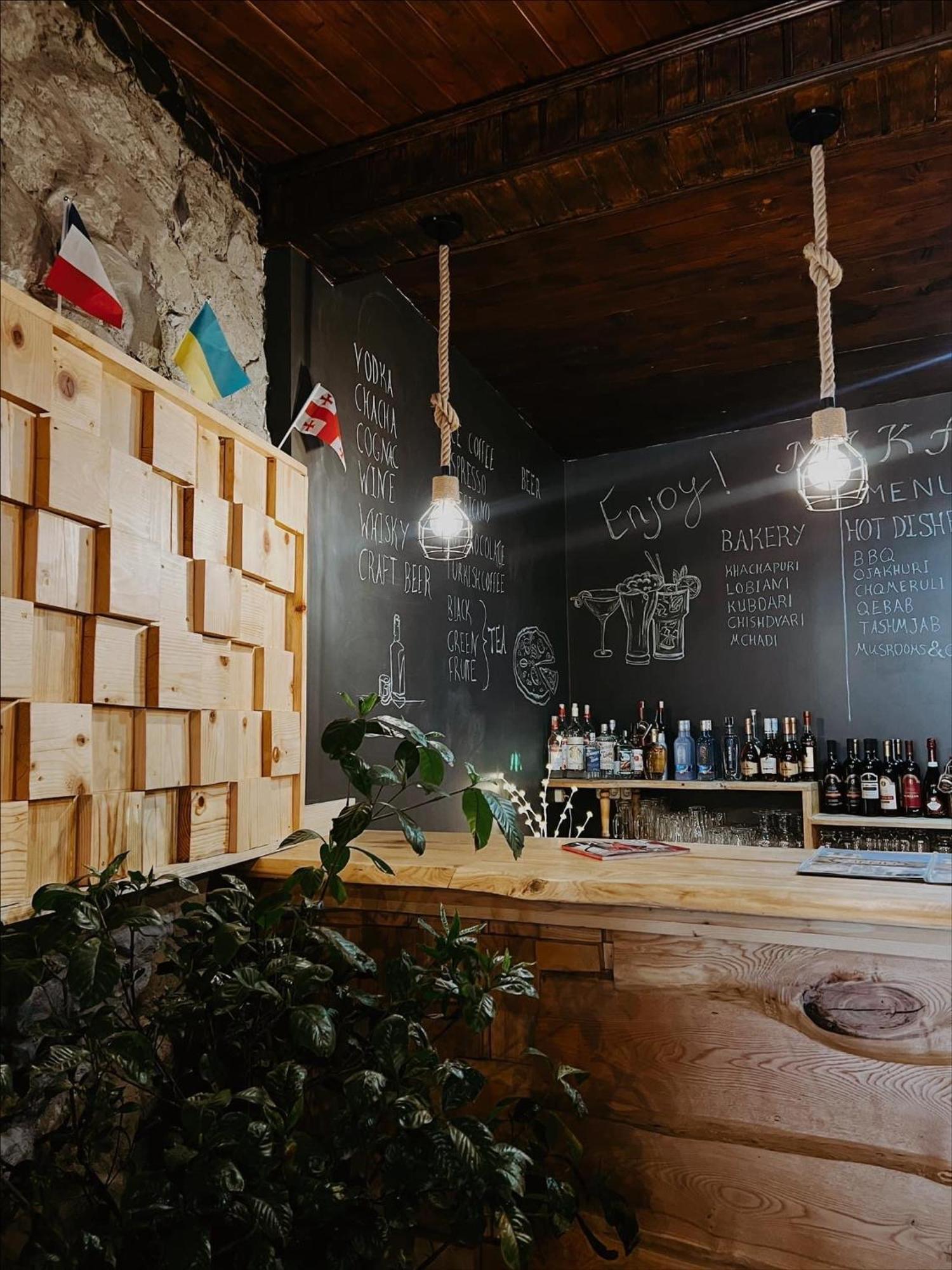 Guest House Nikala Местия Екстериор снимка