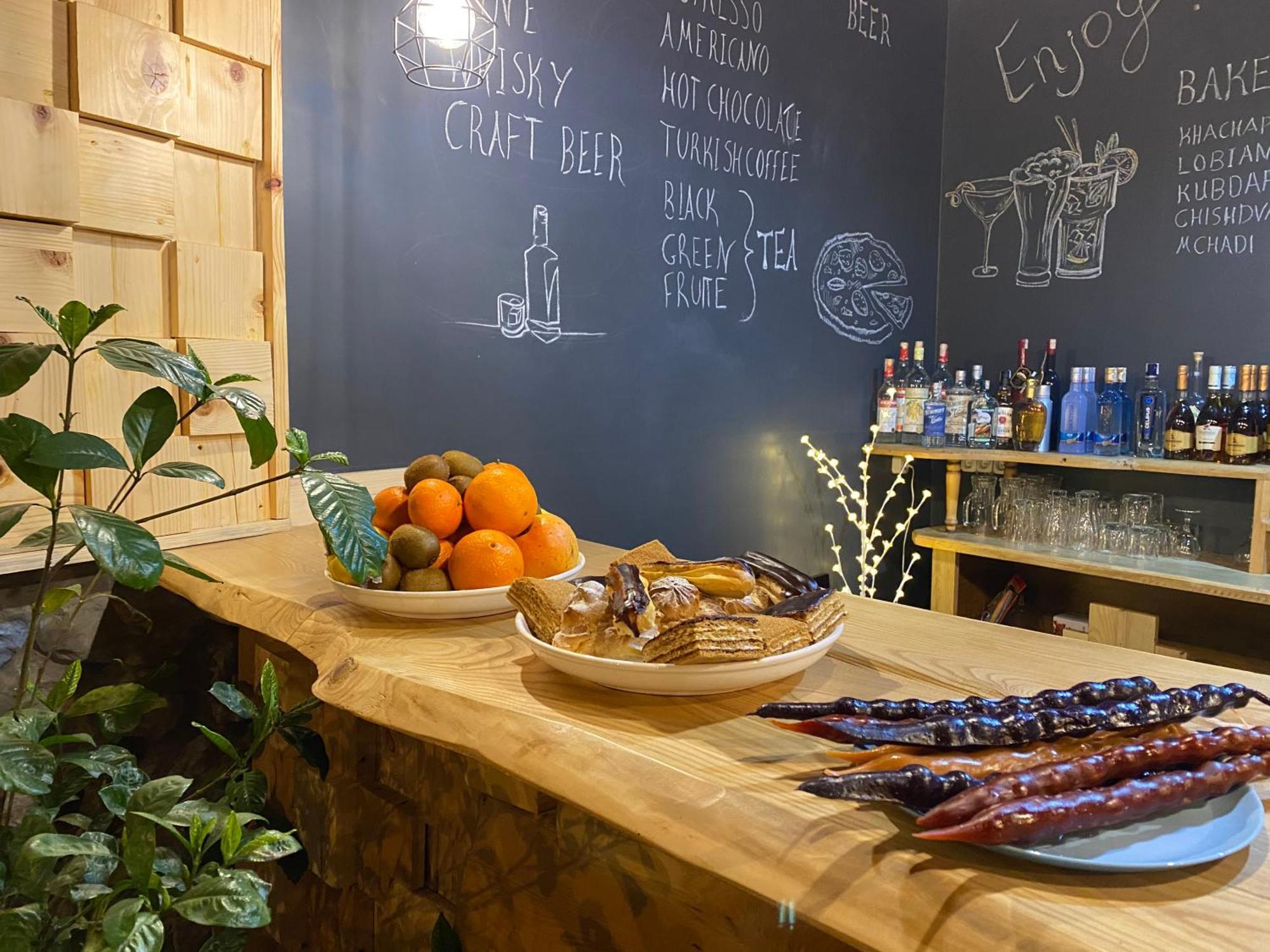 Guest House Nikala Местия Екстериор снимка