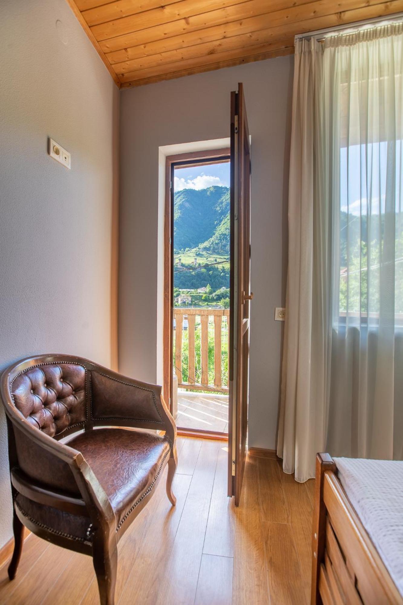 Guest House Nikala Местия Екстериор снимка