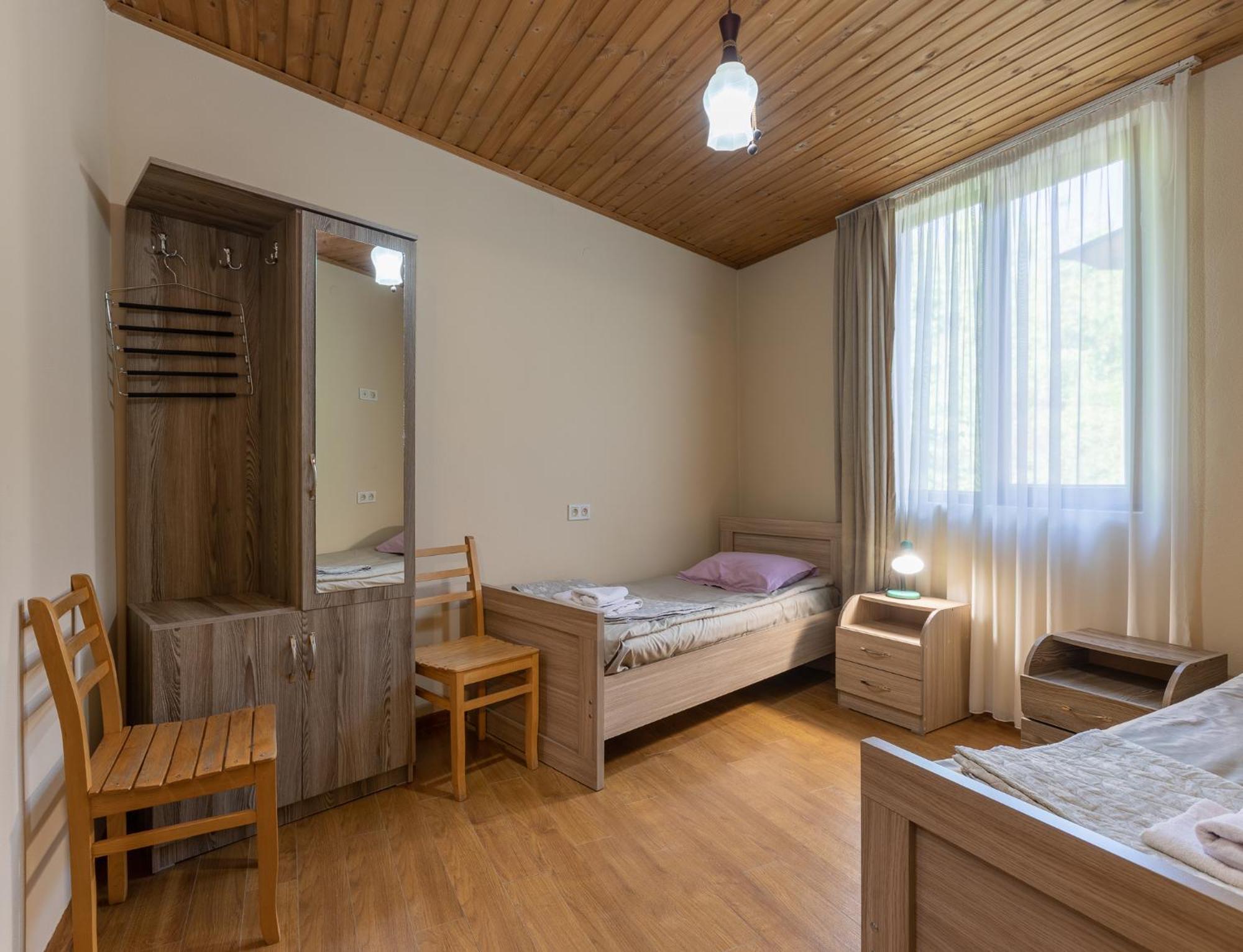 Guest House Nikala Местия Екстериор снимка