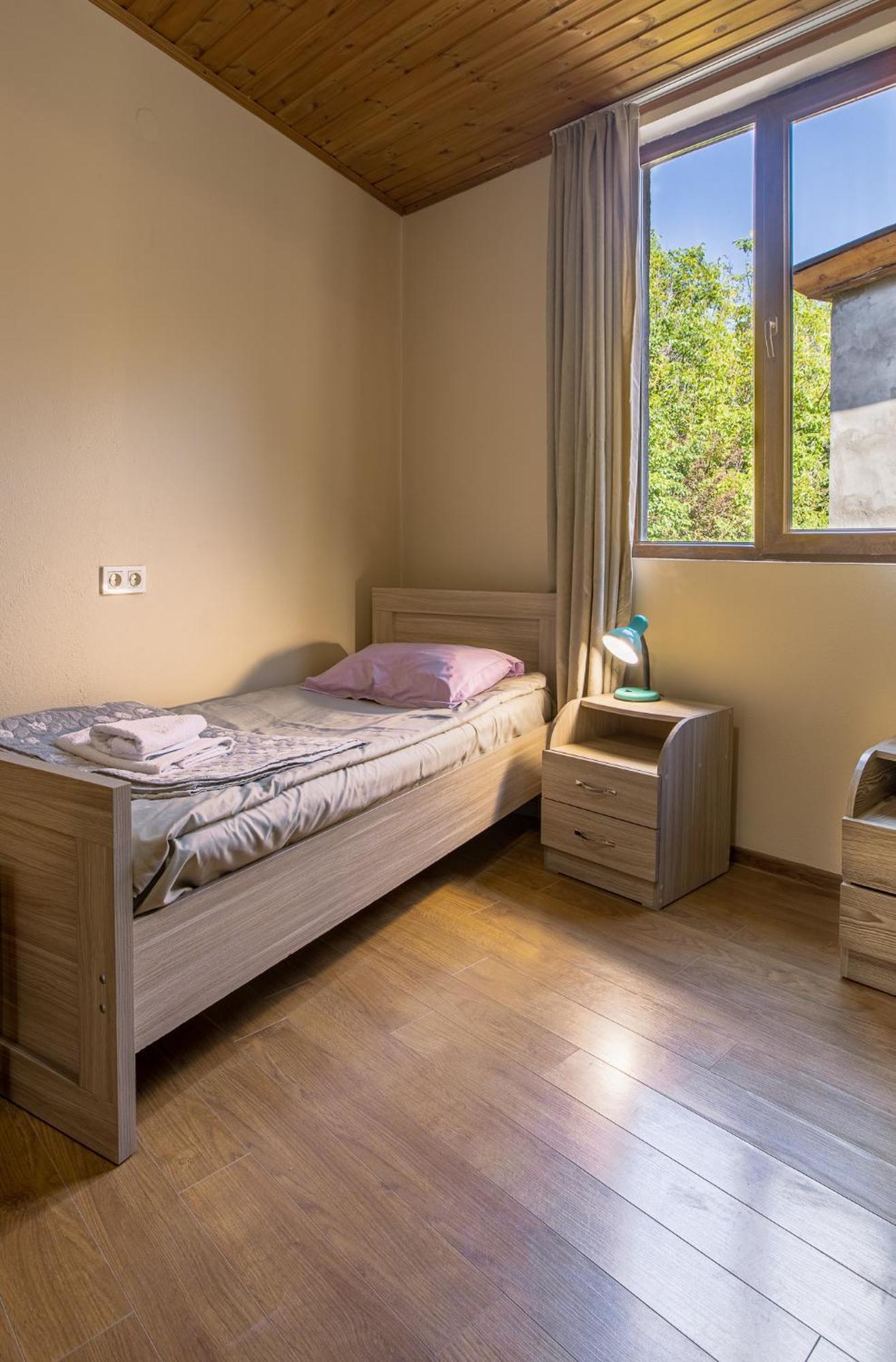 Guest House Nikala Местия Екстериор снимка