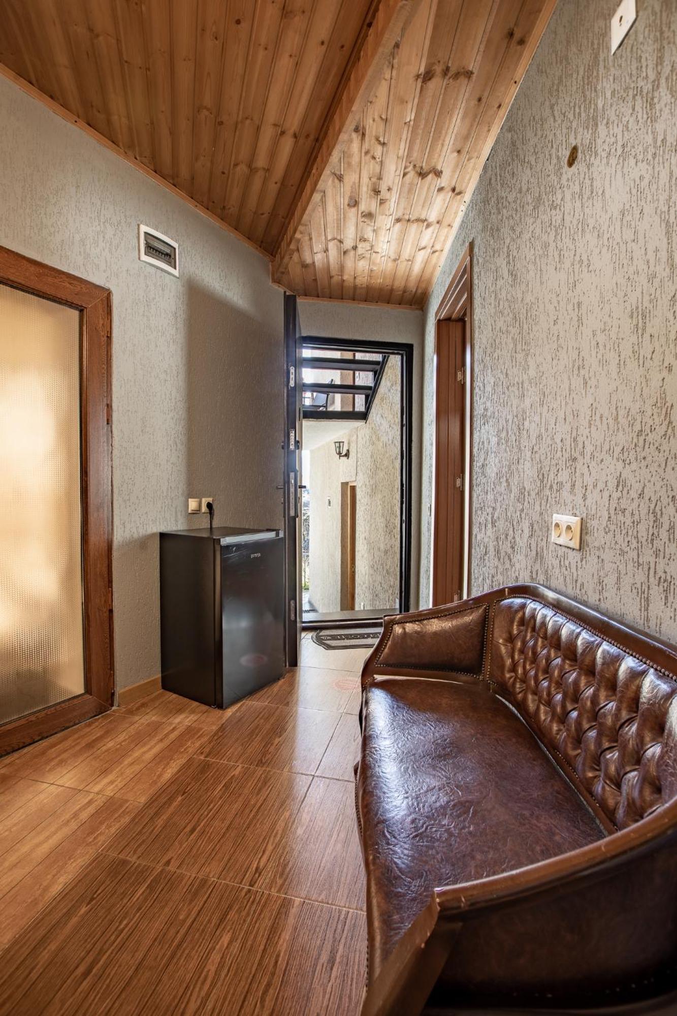 Guest House Nikala Местия Екстериор снимка