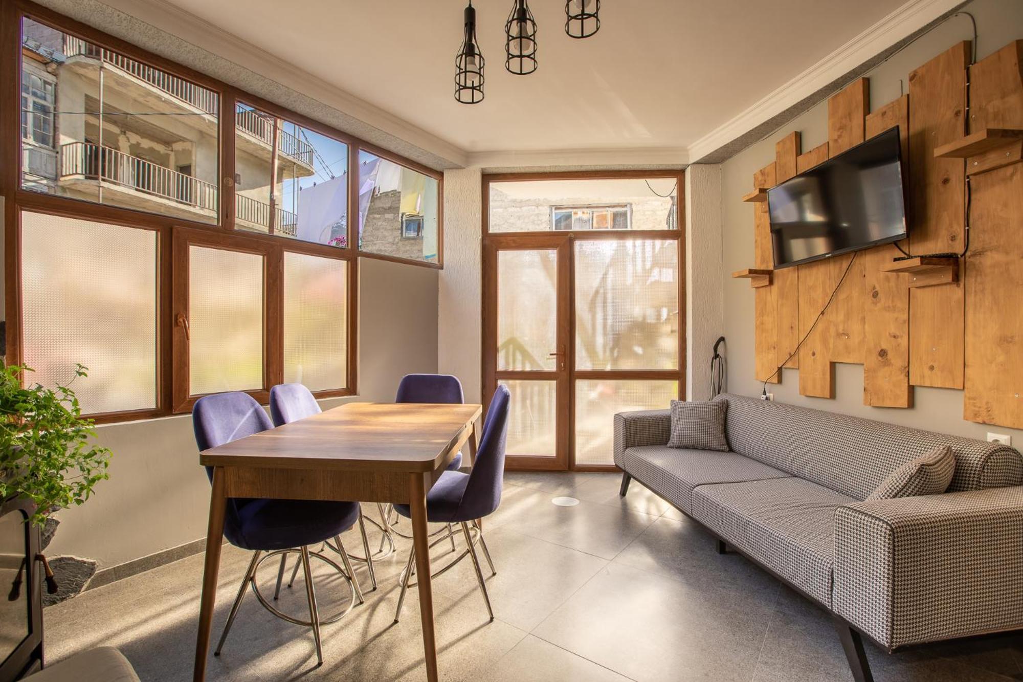 Guest House Nikala Местия Екстериор снимка