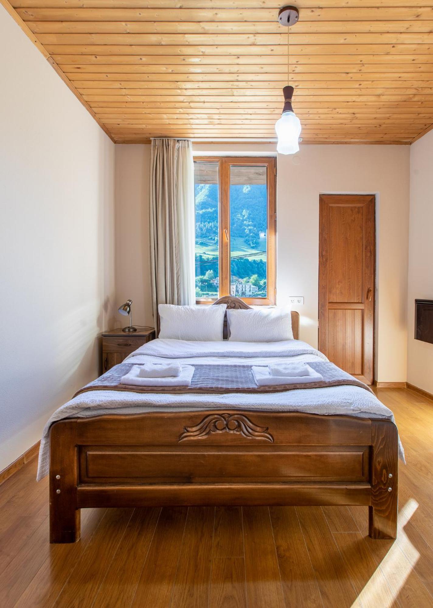 Guest House Nikala Местия Екстериор снимка