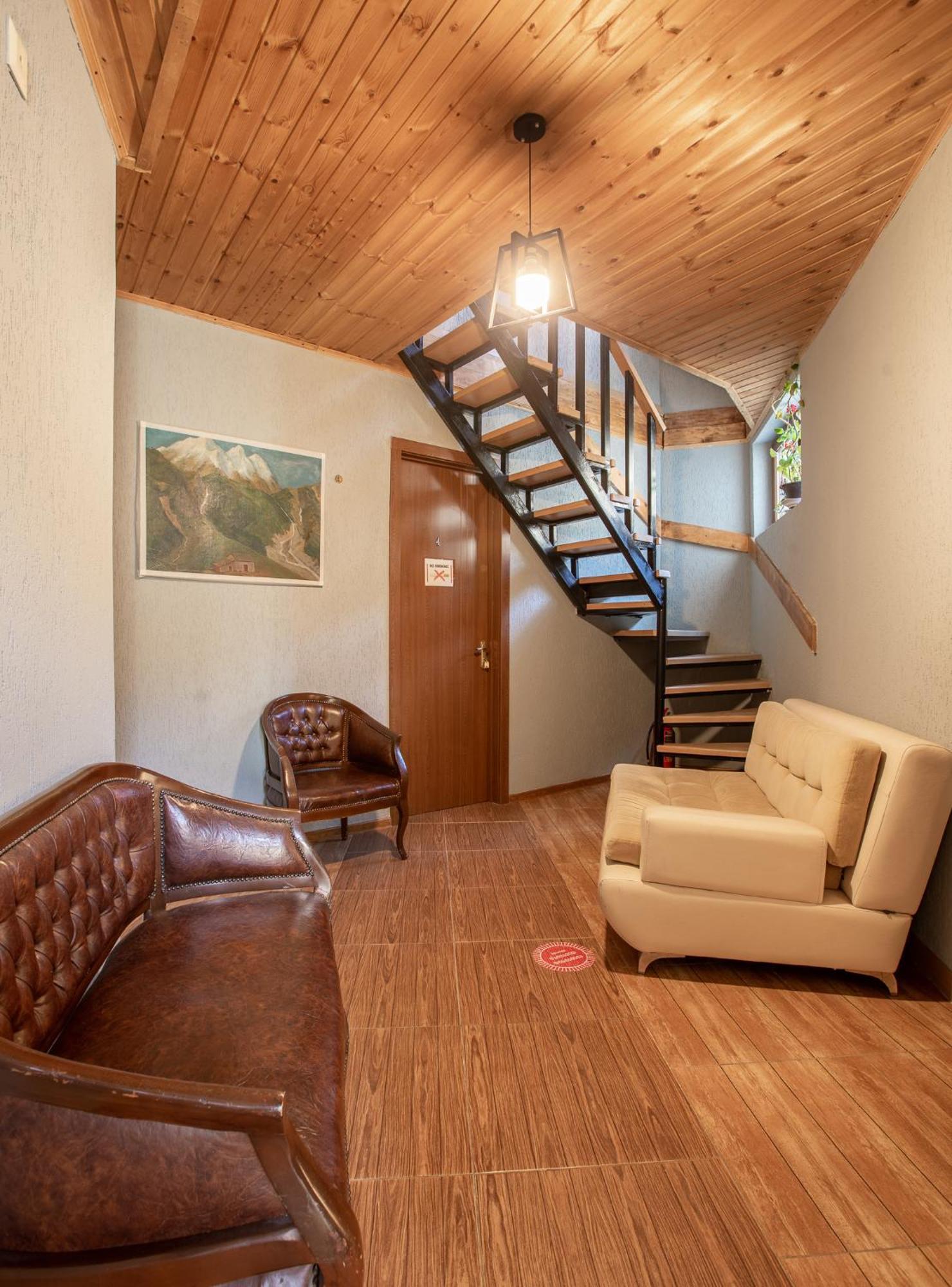 Guest House Nikala Местия Екстериор снимка