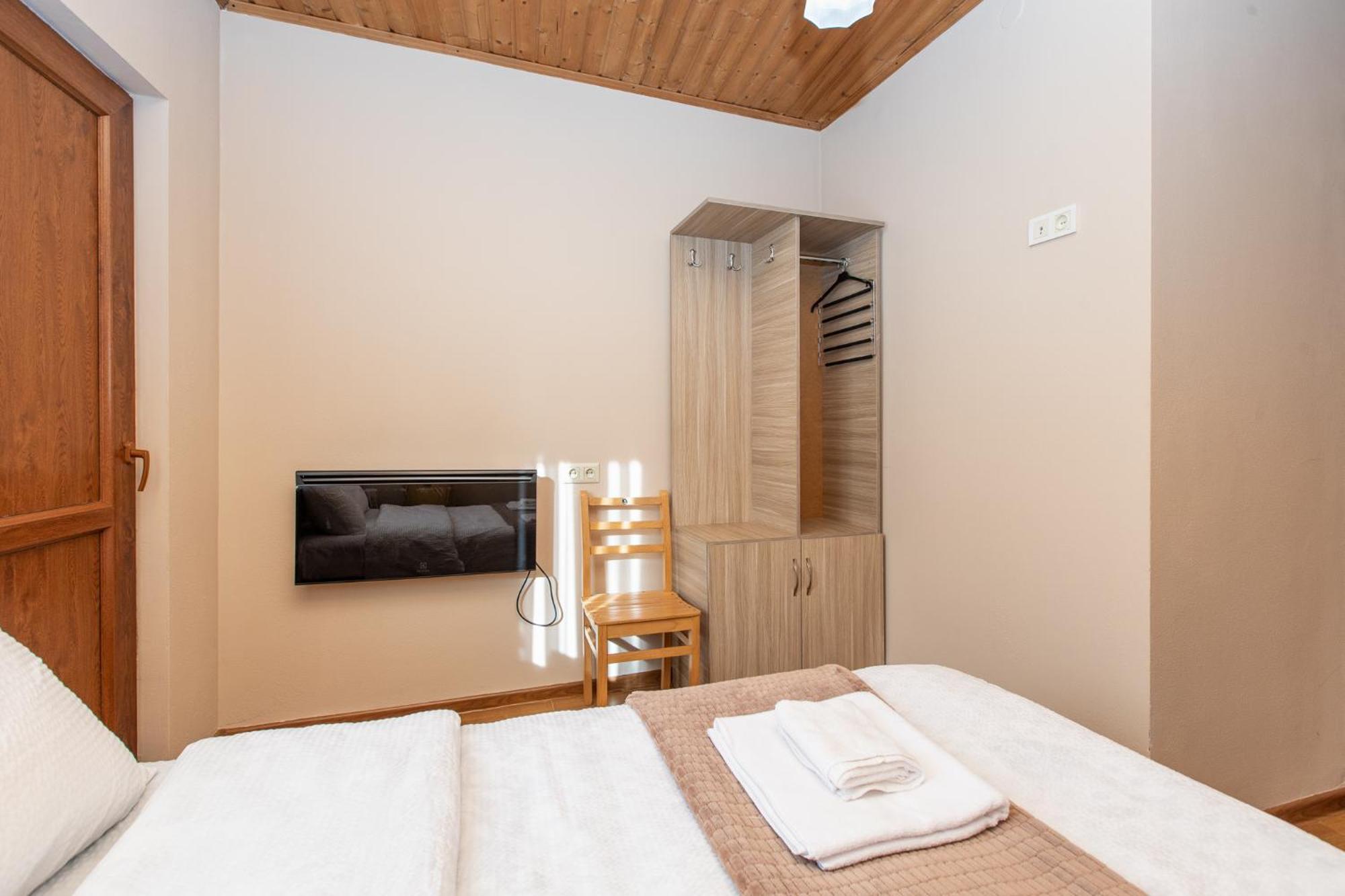 Guest House Nikala Местия Екстериор снимка