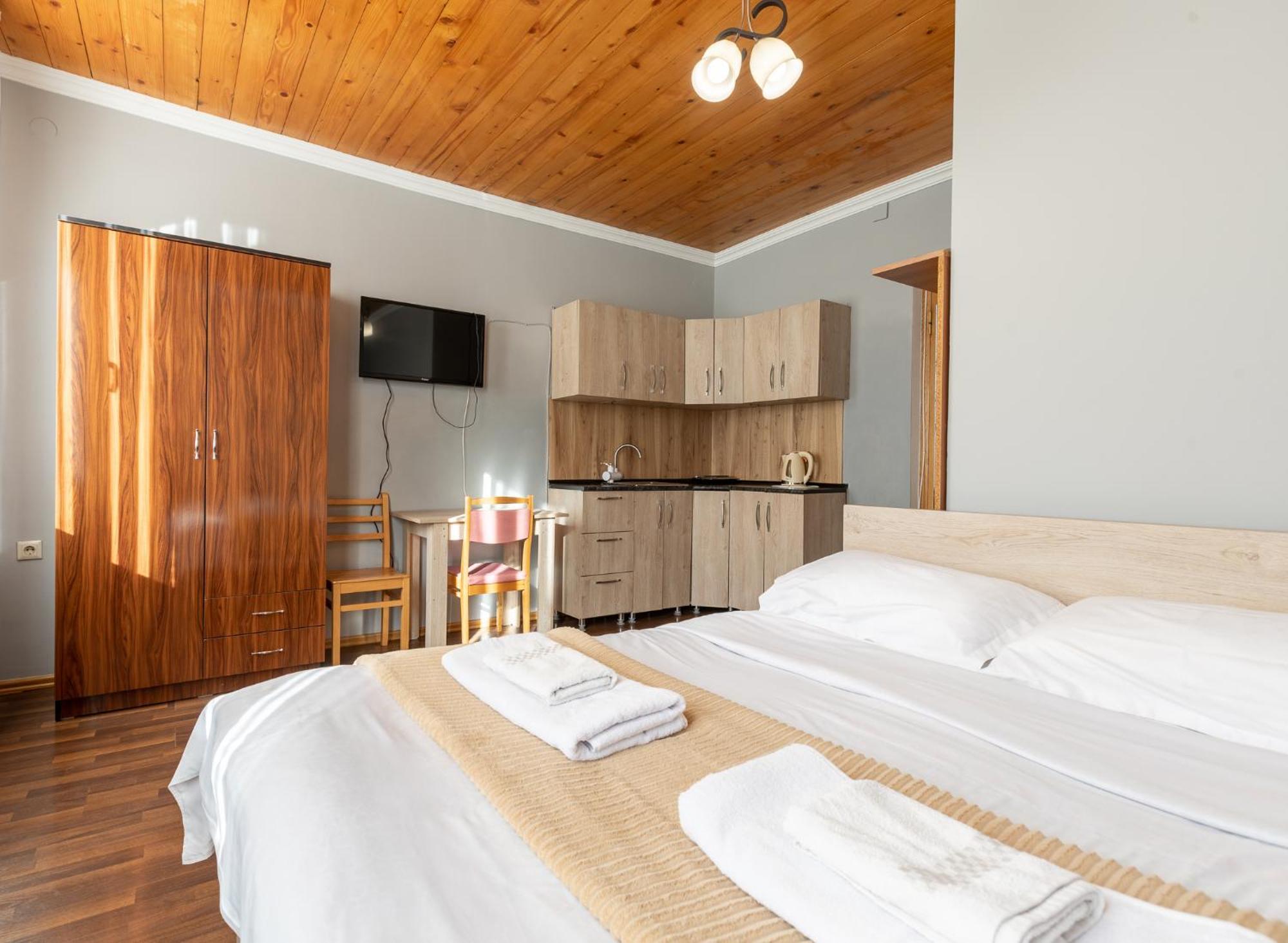 Guest House Nikala Местия Екстериор снимка