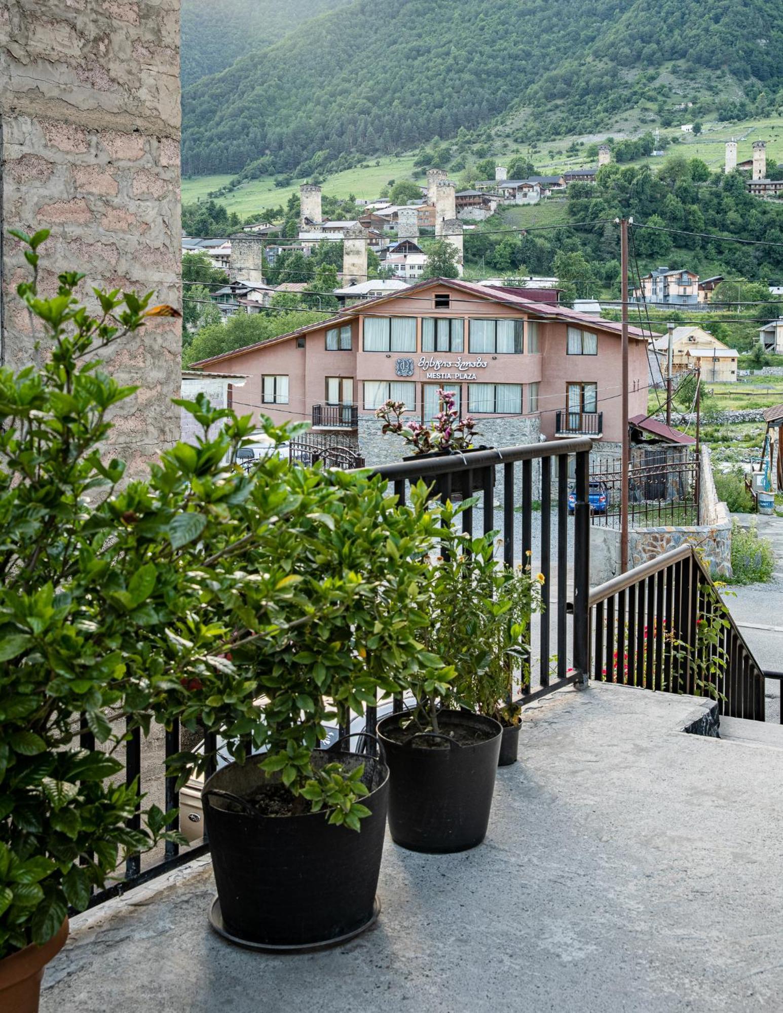 Guest House Nikala Местия Екстериор снимка