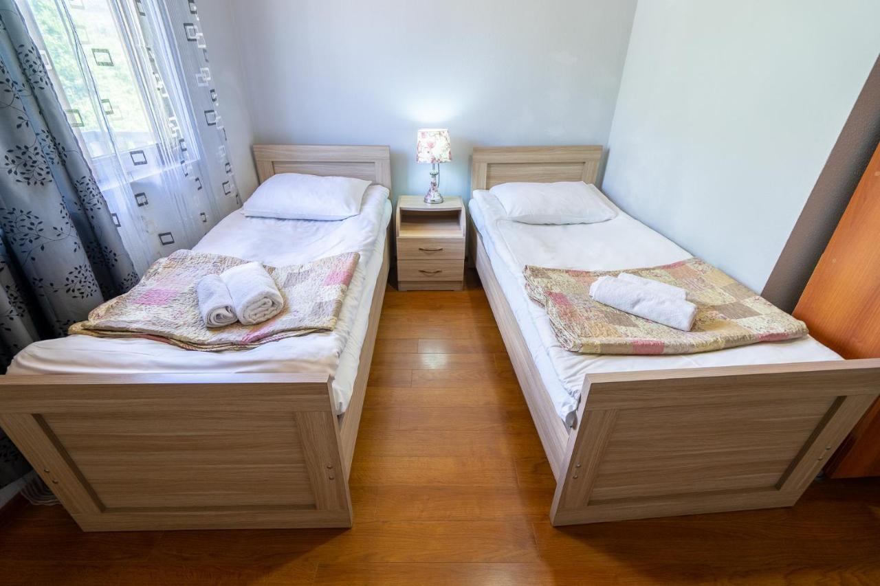 Guest House Nikala Местия Екстериор снимка