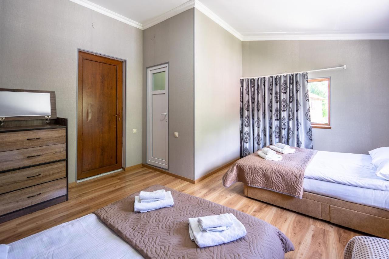 Guest House Nikala Местия Екстериор снимка