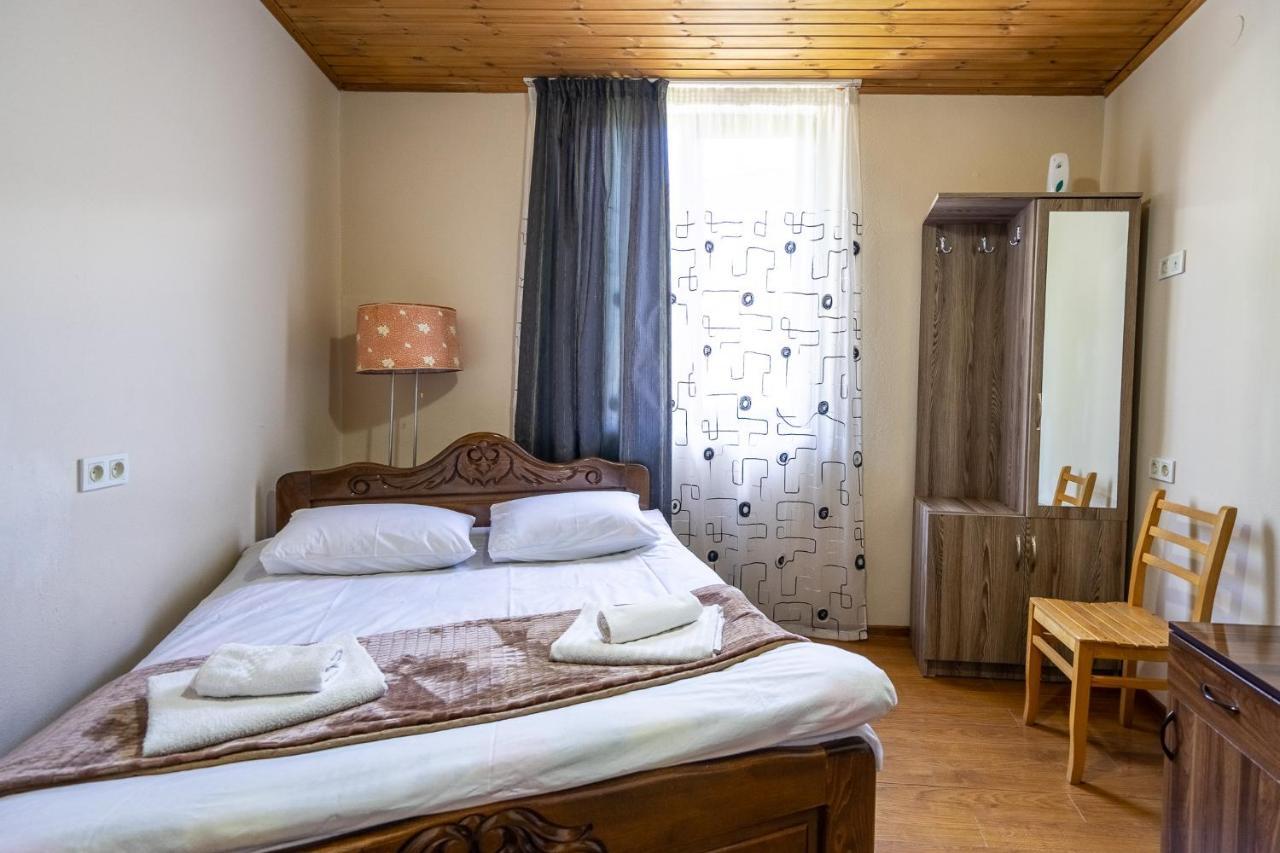 Guest House Nikala Местия Екстериор снимка