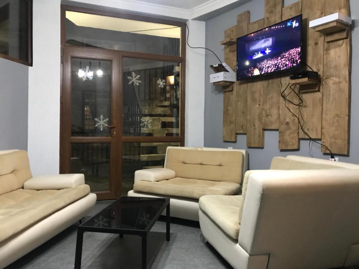Guest House Nikala Местия Екстериор снимка
